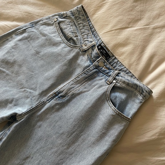 Missguided | Riot Mom Jean in Light Blue - MBLUE - Picture 4 of 6